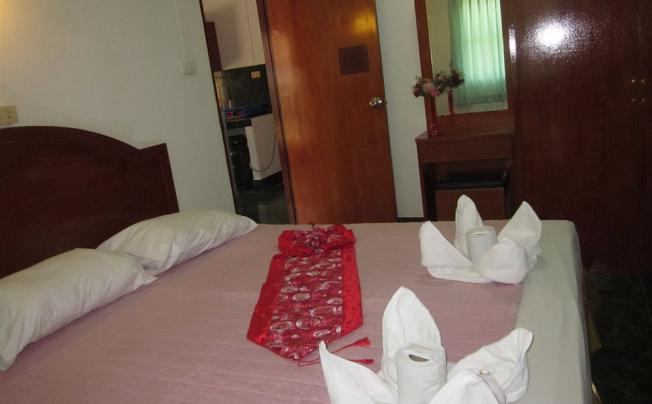 Фото отеля BELLA TROPICANA HOTEL & GUESTHOUSE