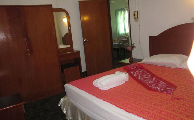 Фото отеля BELLA TROPICANA HOTEL & GUESTHOUSE