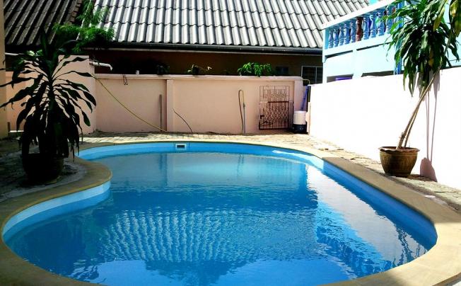 Фото отеля BELLA TROPICANA HOTEL & GUESTHOUSE