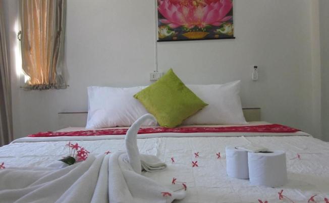 Фото отеля BELLA TROPICANA HOTEL & GUESTHOUSE