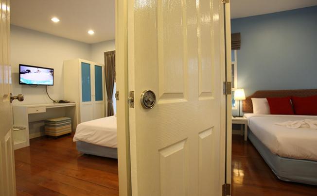 Фото отеля Bangsaen Heritage hotel