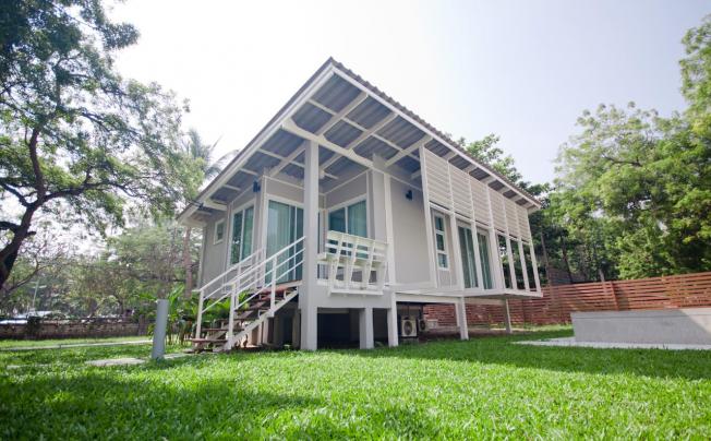 Фото отеля Bangsaen Heritage hotel