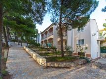Beach Apartments Lavica 3*