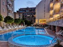 Tropics Hotel Apartment 3*